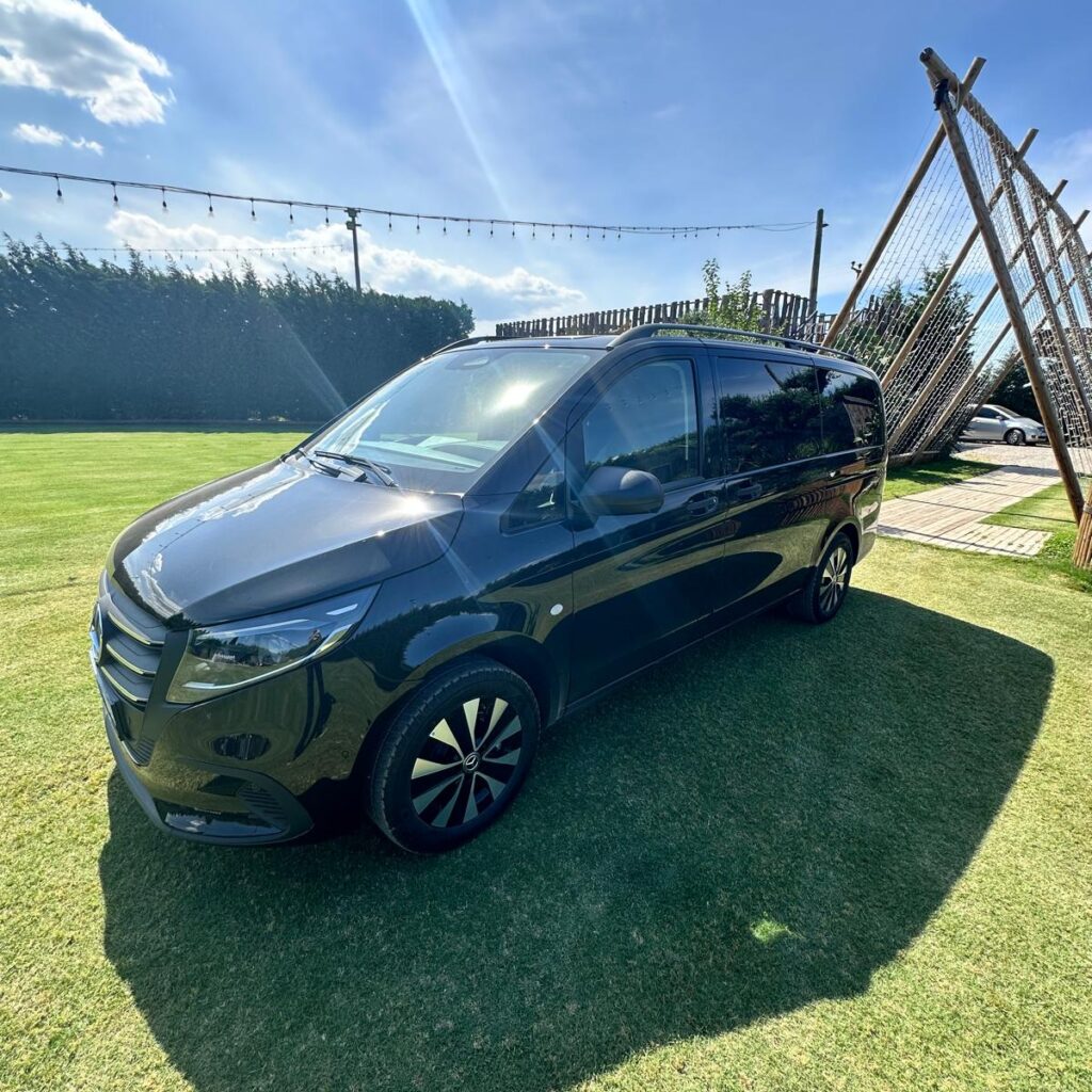 İzmir VIP transfer hizmetinde kullanılan lüks araç